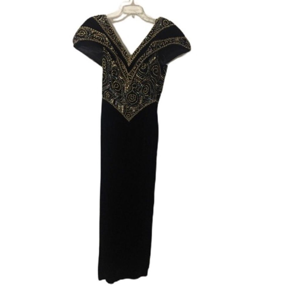 Women’s Elegant Black Evening Gown with Golden Embroidery